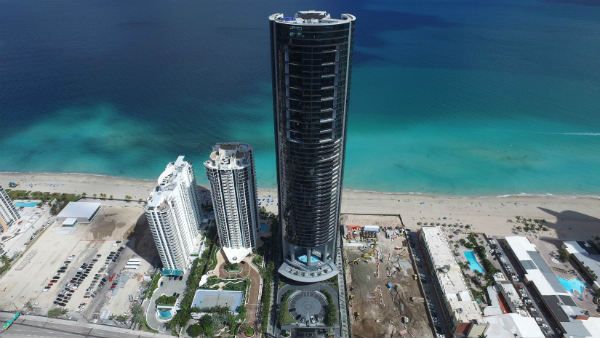Porsche Design Tower exterior