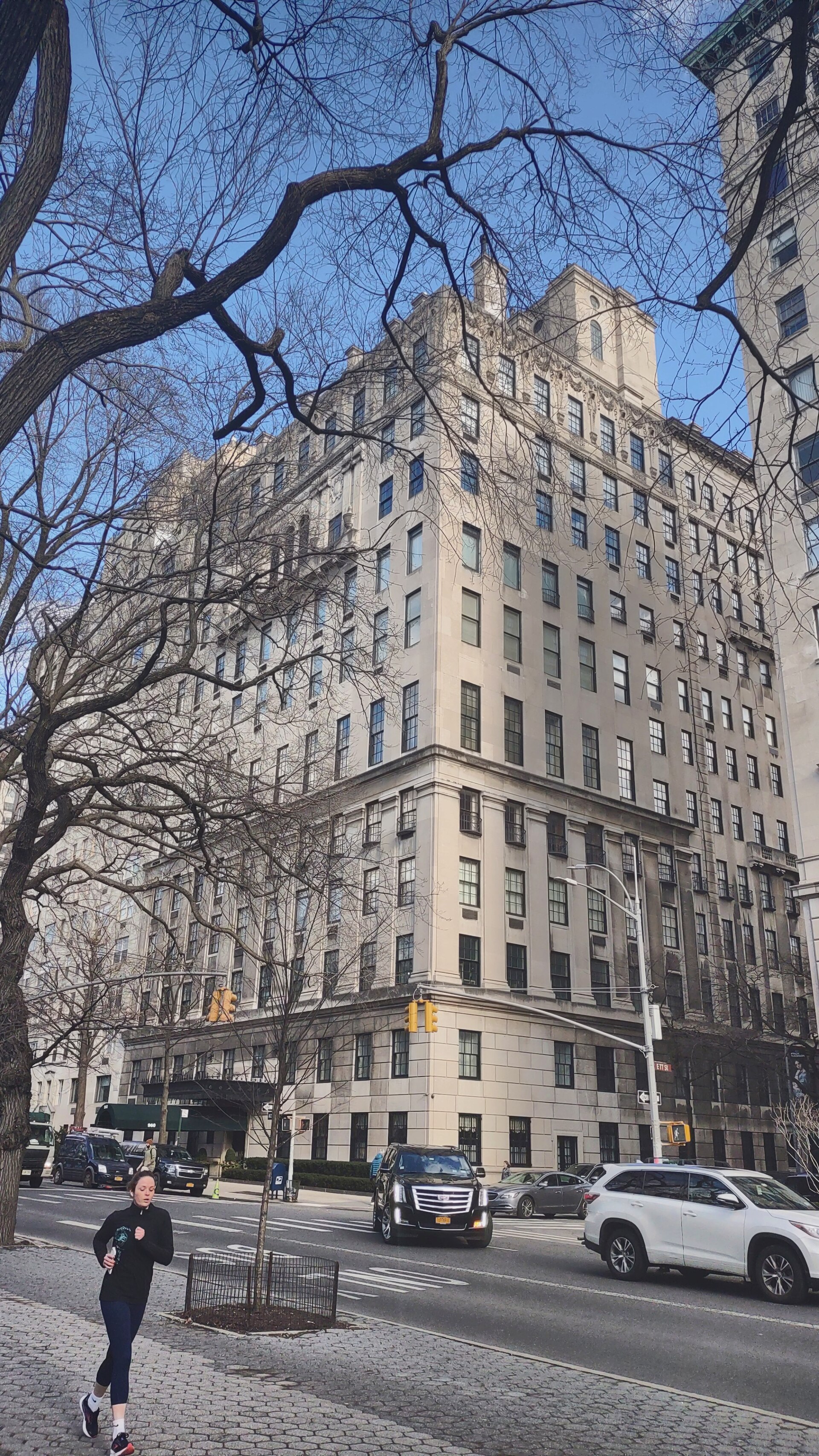 960 Fifth Avenue exterior in Manhattan