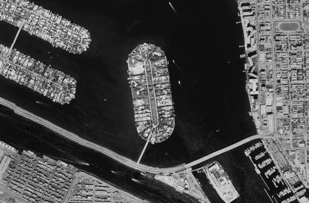 Aerial view of Star Island Miami Beach, Biscayne Bay and the MacArthur Causeway